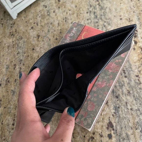 New mk men’s wallet 🧔🏽‍♂️ - Picture 5 of 6